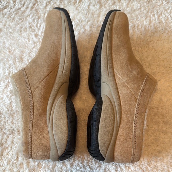 Women’s Tan Slip-On Shoes - Picture 6 of 7